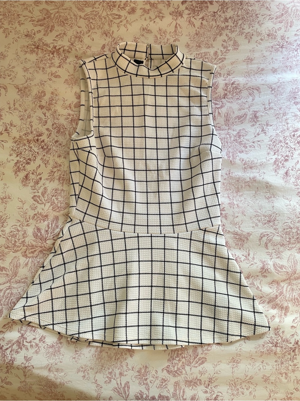 Iz Byer White Sleeveless Grid Peplum Top